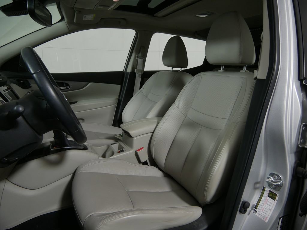 Used 2020 Nissan Rogue Sport SL w/ Premium Package image 11