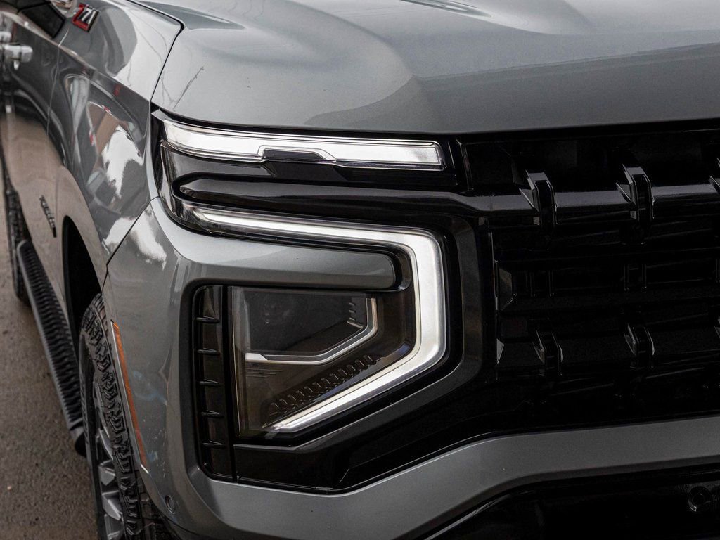 Used 2025 Chevrolet Suburban Z71 image 36