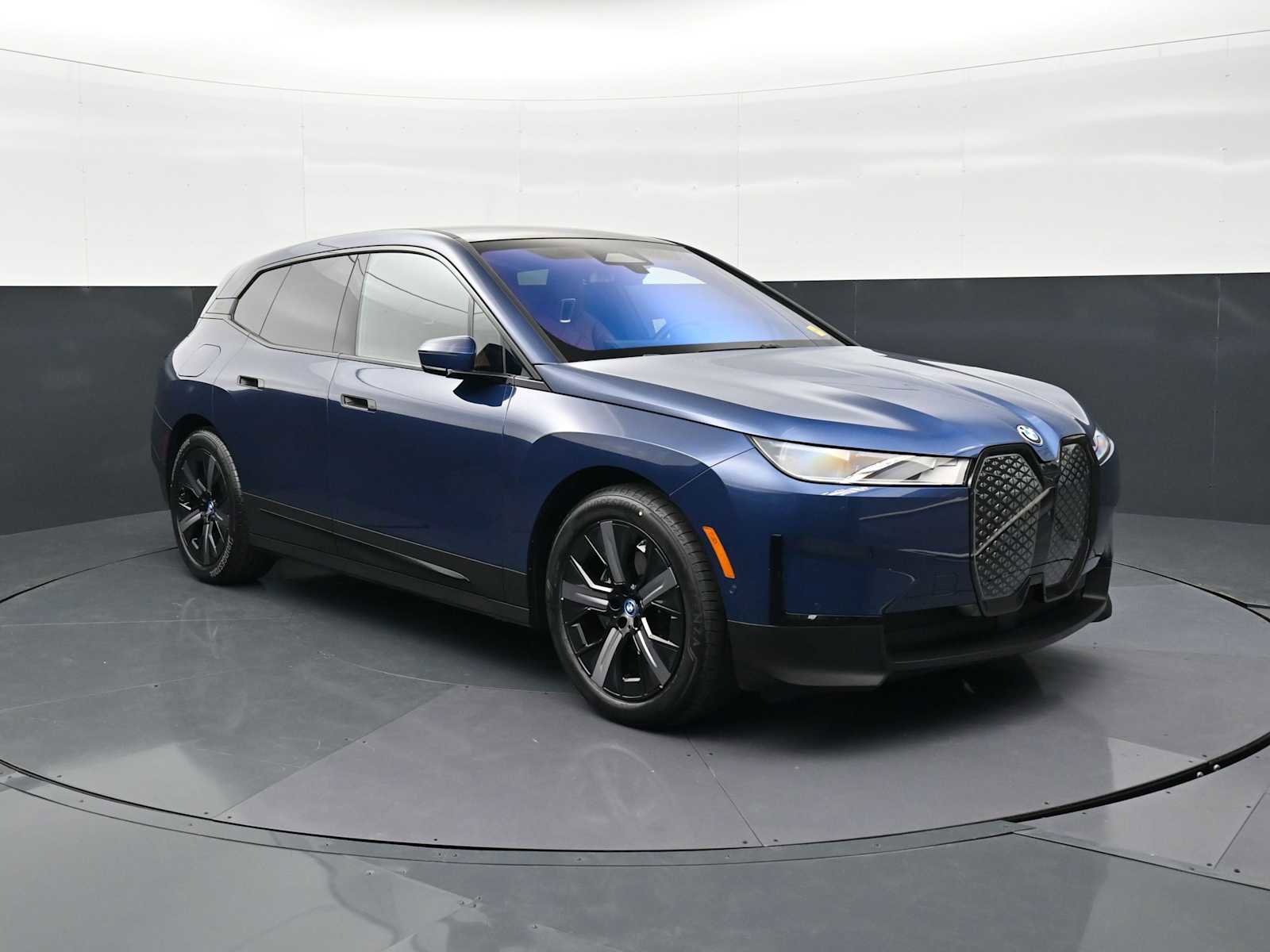 Certified 2023 BMW iX xDrive50 w/ Premium Package AWD/4WD image 3