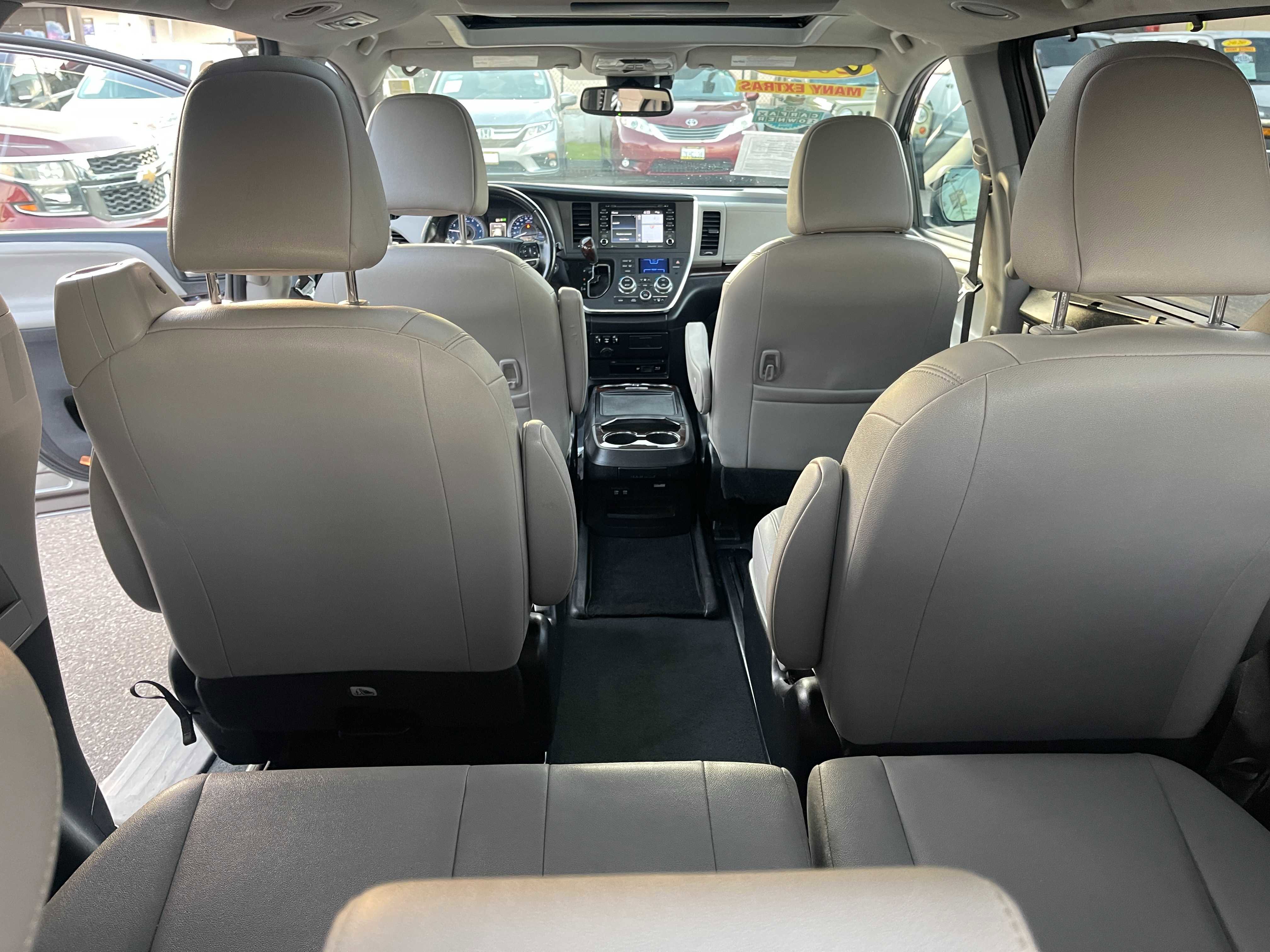Used 2019 Toyota Sienna Limited Premium w/ Protection Package image 10