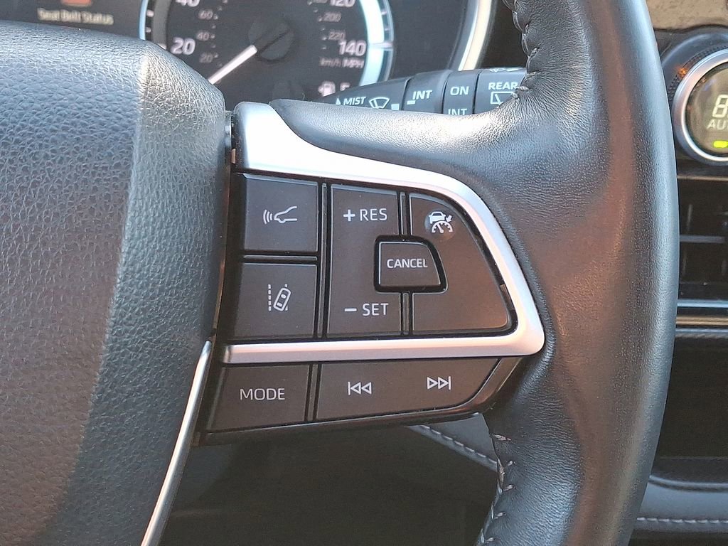 Used 2023 Toyota Highlander XSE image 10