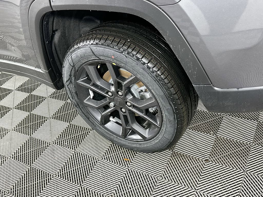 New 2025 Jeep Grand Cherokee Limited image 38