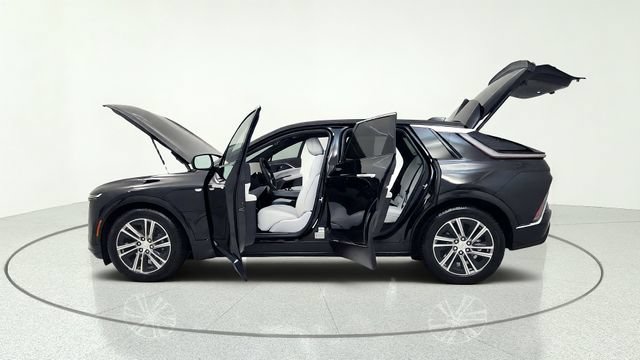 Used 2025 Cadillac Lyriq Luxury AWD/4WD image 15