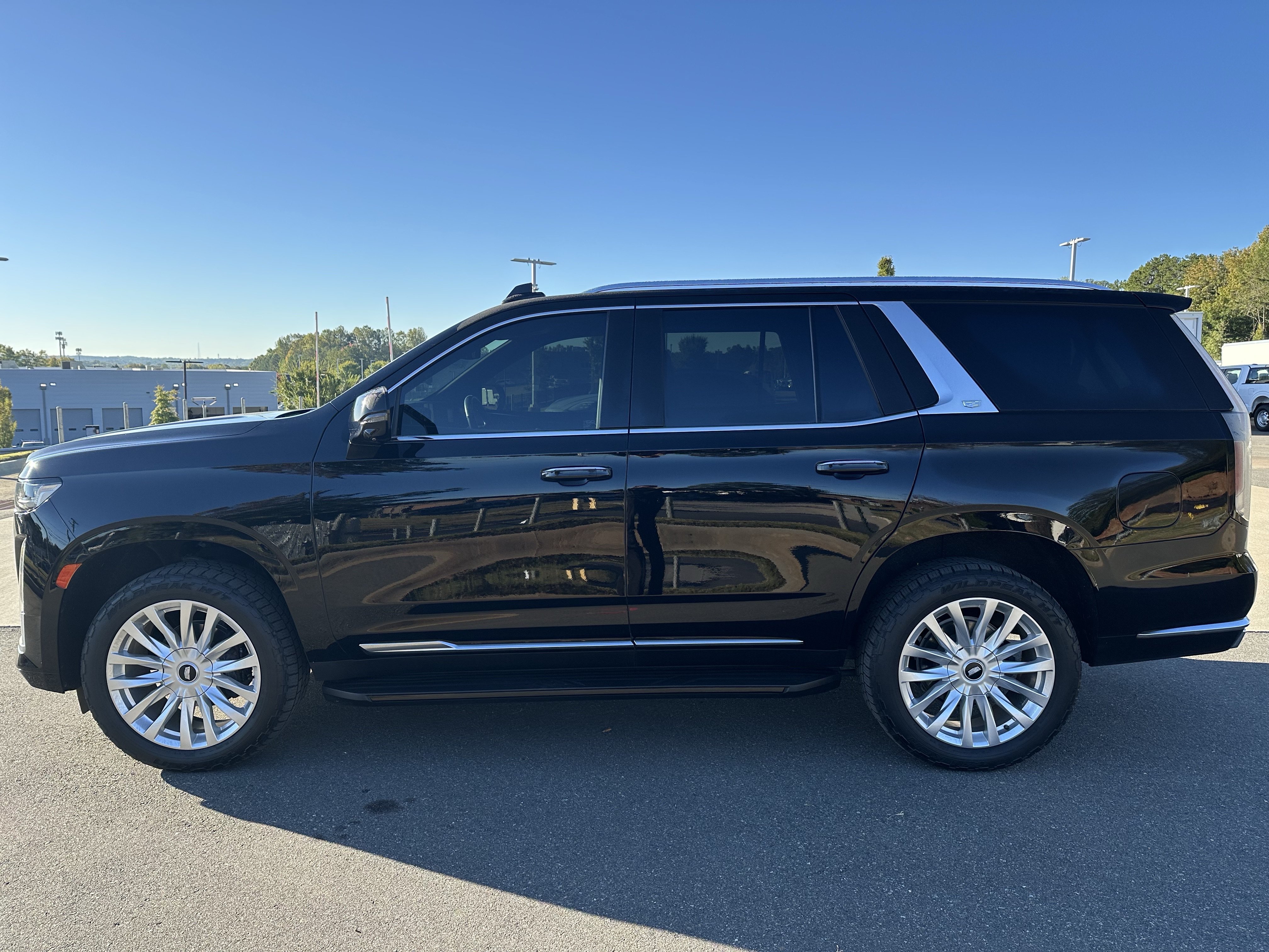 Used 2022 Cadillac Escalade Luxury AWD/4WD image 8