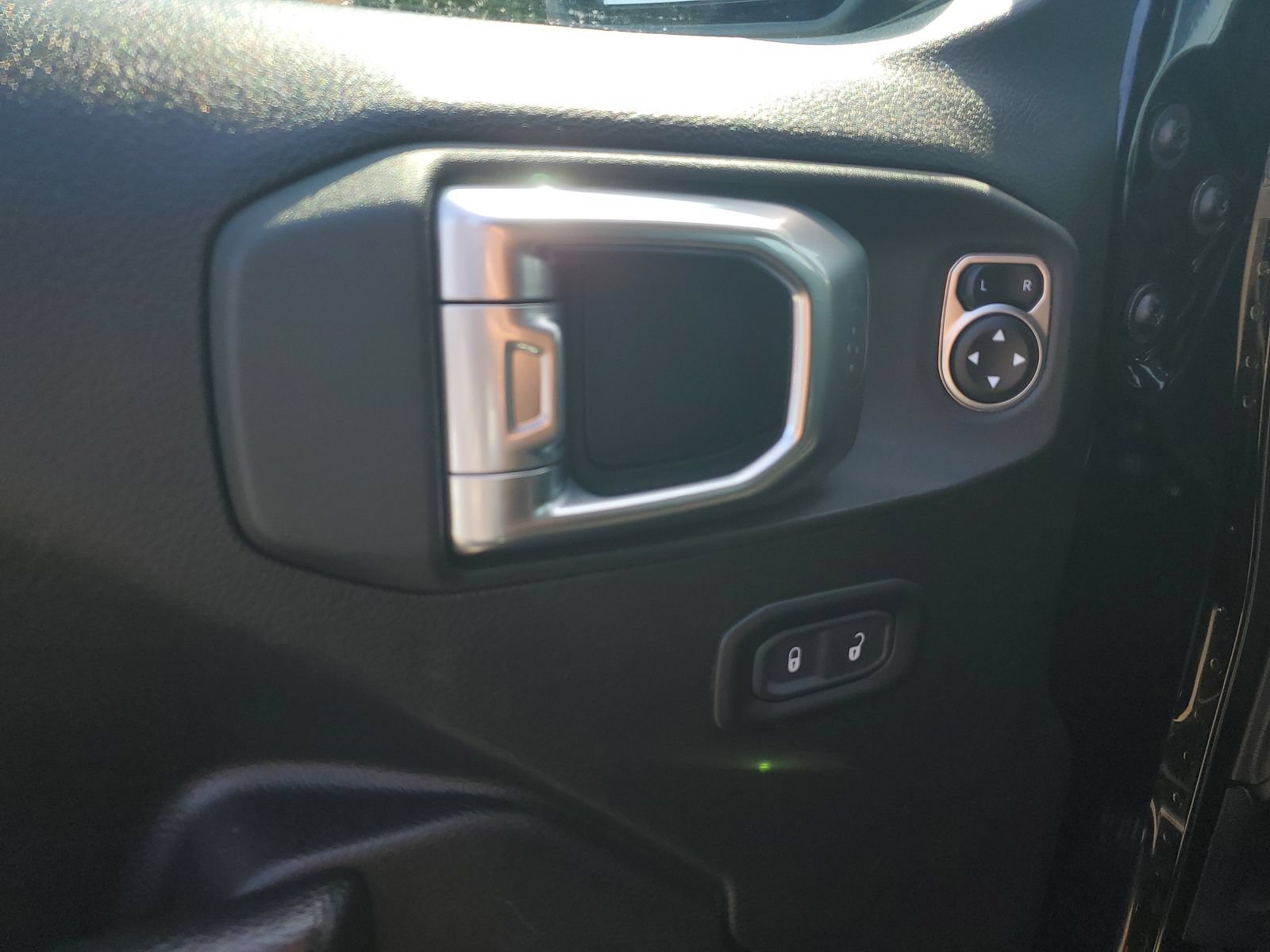 Used 2023 Jeep Gladiator Sport AWD/4WD image 19