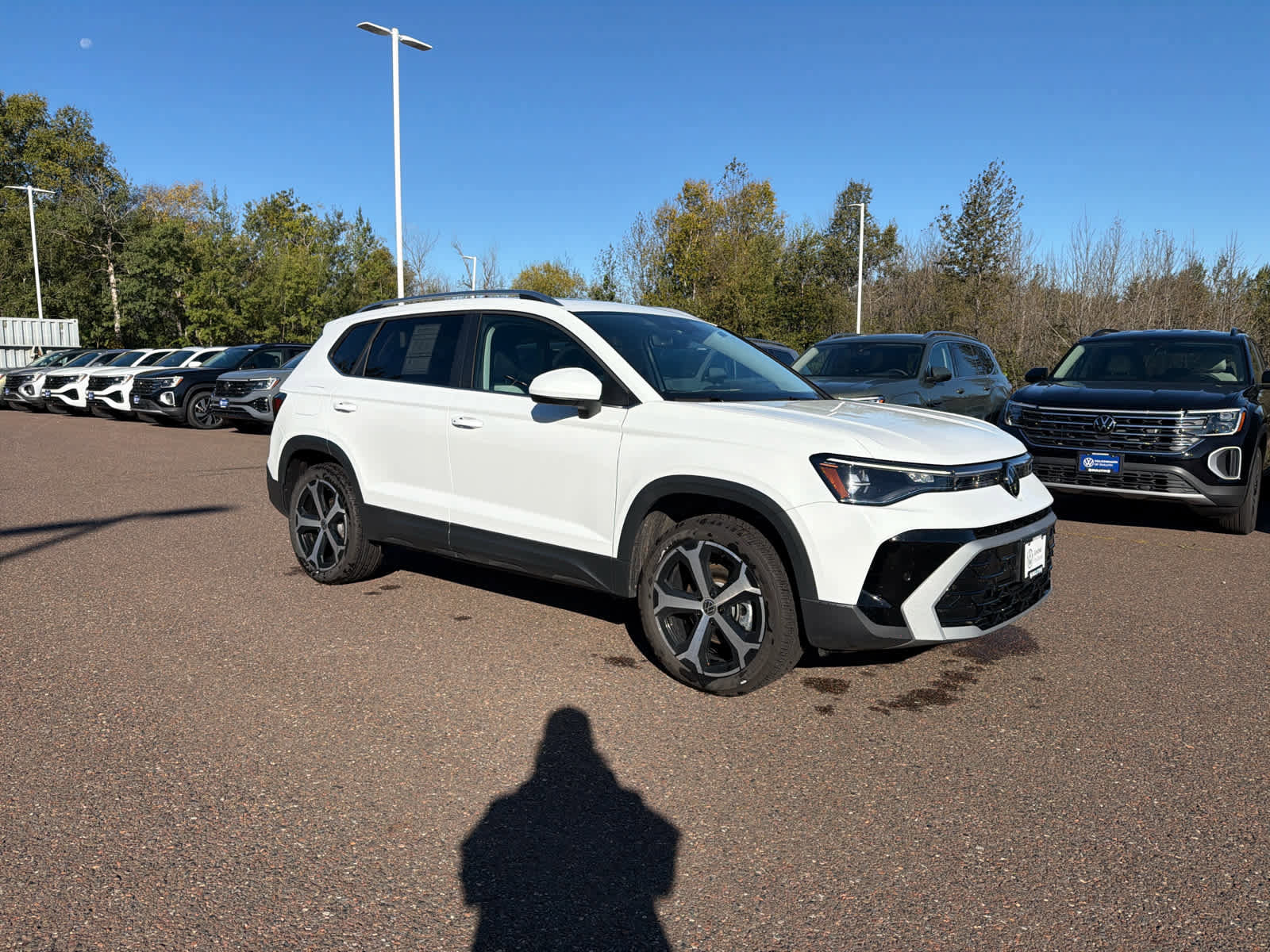 Certified 2025 Volkswagen Taos SEL image 6