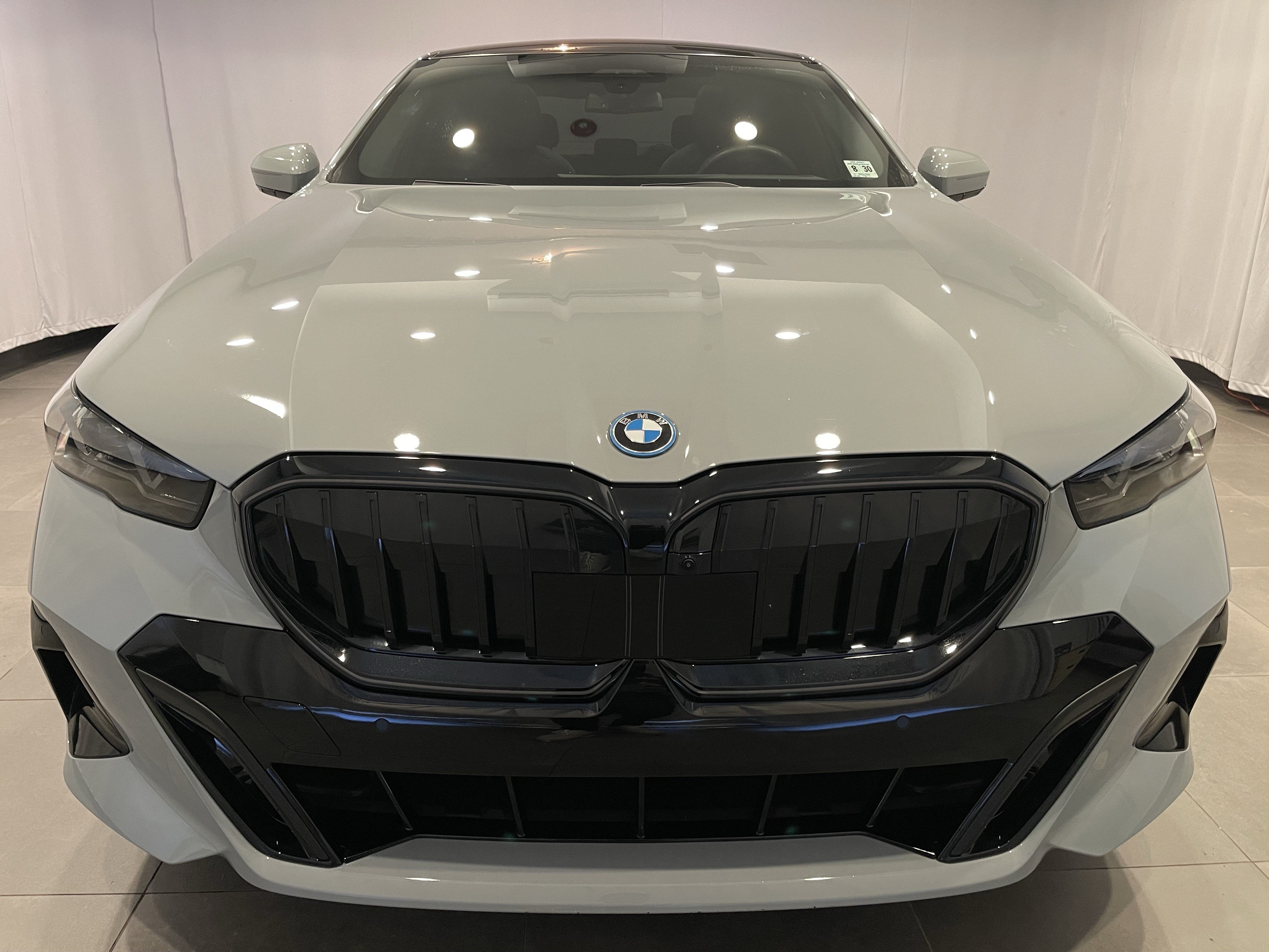 Used 2026 BMW 550e xDrive w/ Executive Package AWD/4WD image 2
