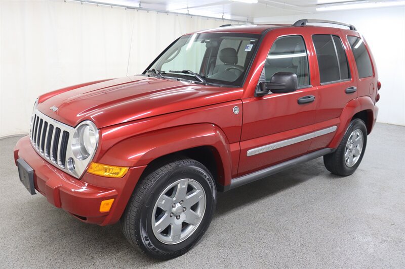Used 2007 Jeep Liberty Limited AWD/4WD image 3