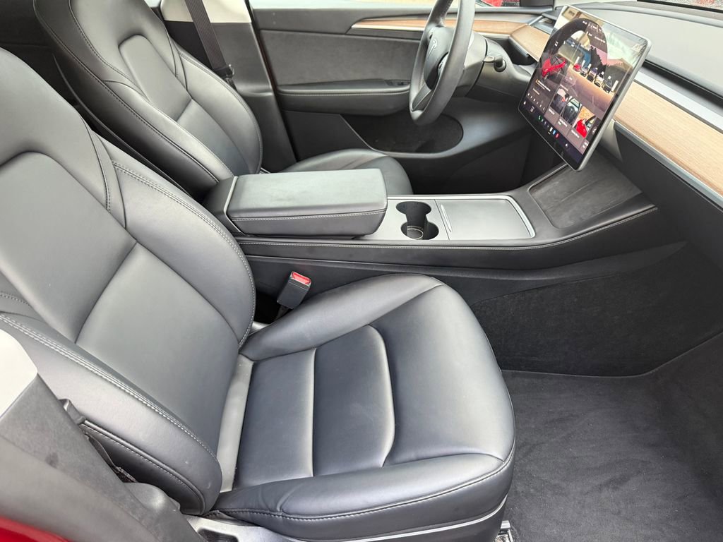 Used 2024 Tesla Model Y Long Range image 9