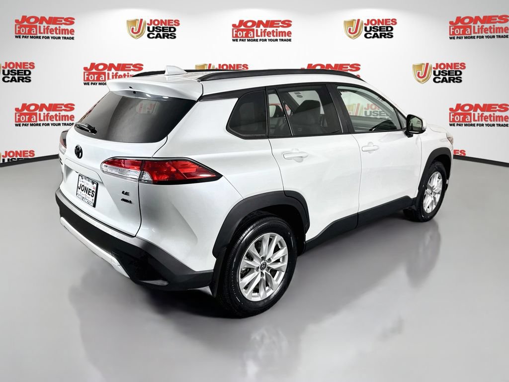 Certified 2022 Toyota Corolla Cross LE w/ Moonroof Package AWD/4WD image 17