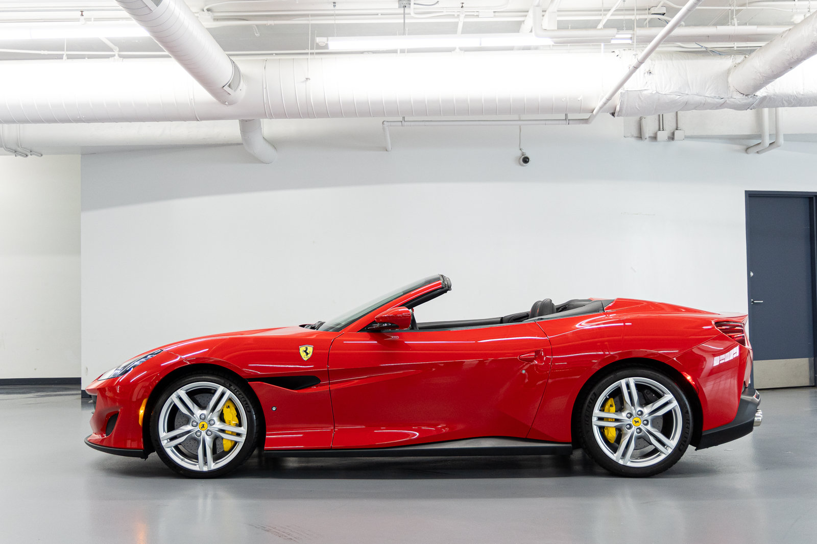 Used 2020 Ferrari Portofino RWD image 2