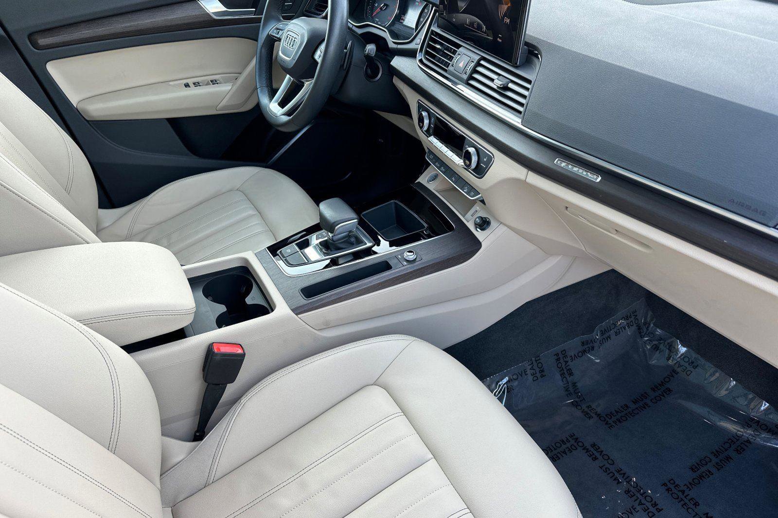 Used 2023 Audi Q5 Premium w/ Convenience Package image 16