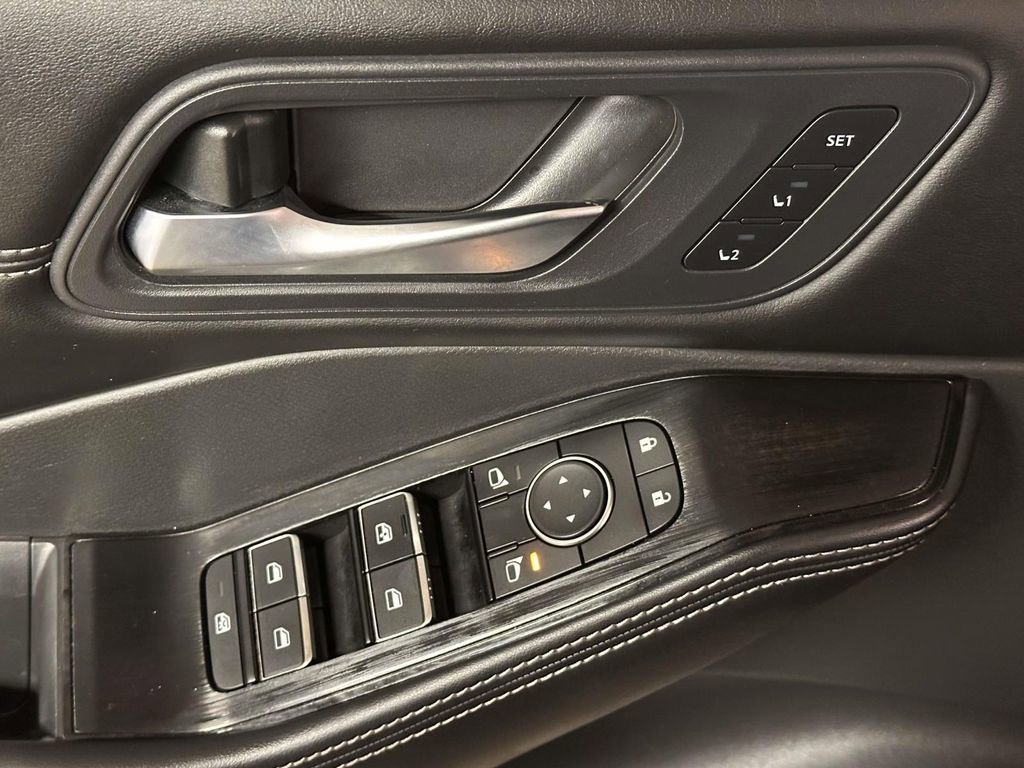 Used 2023 Nissan Rogue SL image 13