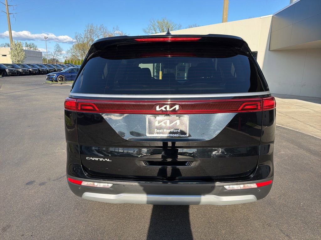 Used 2024 Kia Carnival LX FWD image 8