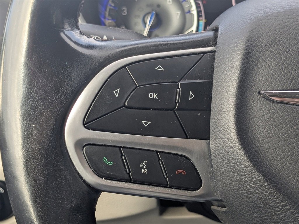 Used 2017 Chrysler Pacifica Touring-L Plus image 31