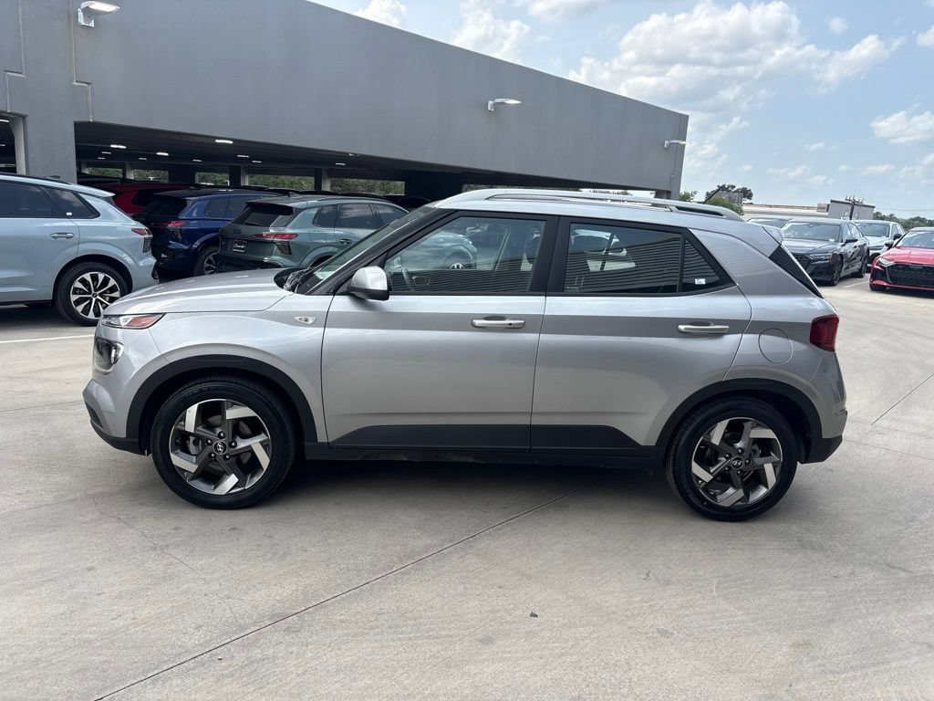 Used 2025 Hyundai Venue SEL FWD image 9