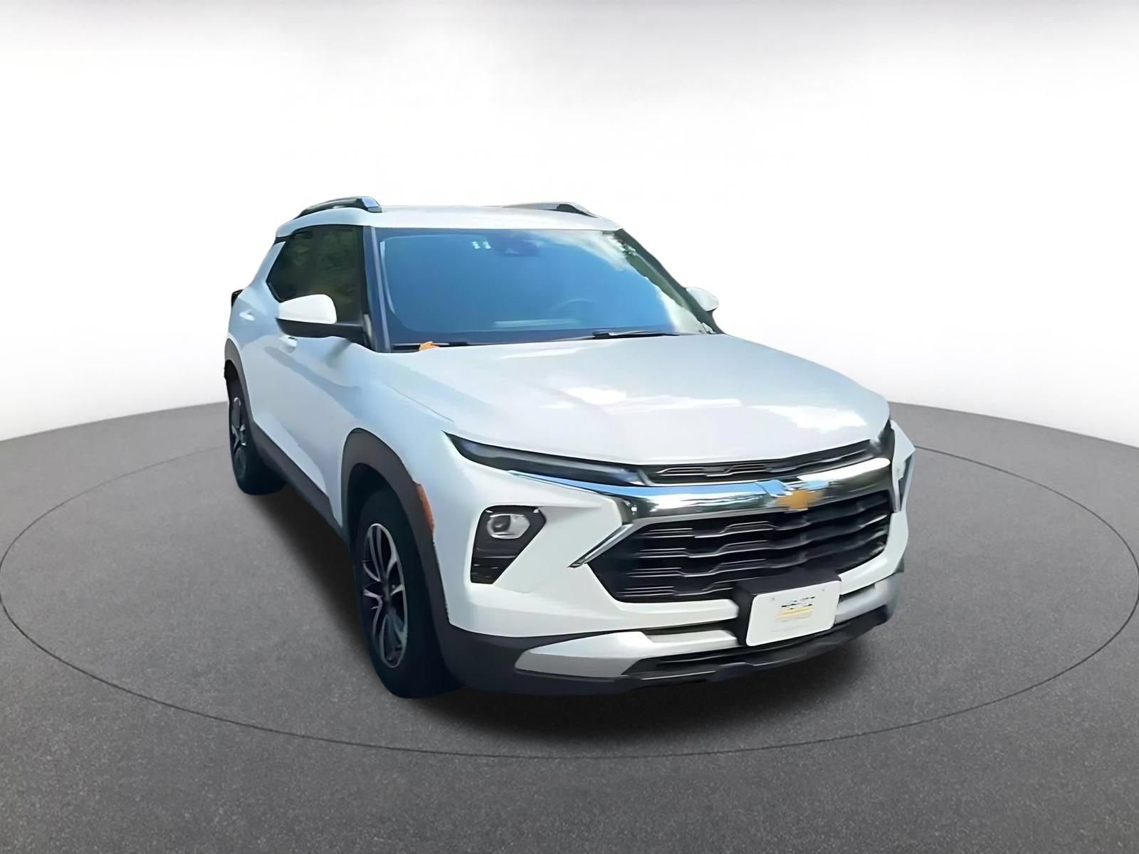 Used 2025 Chevrolet TrailBlazer LT FWD image 3