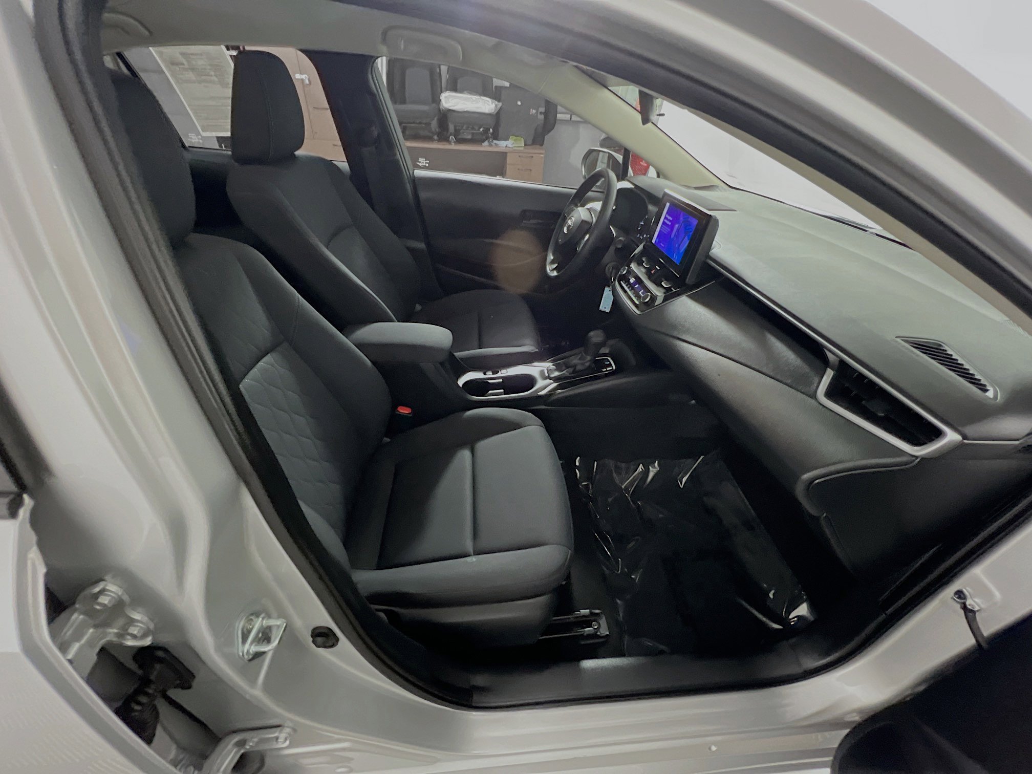 Used 2023 Toyota Corolla LE image 31