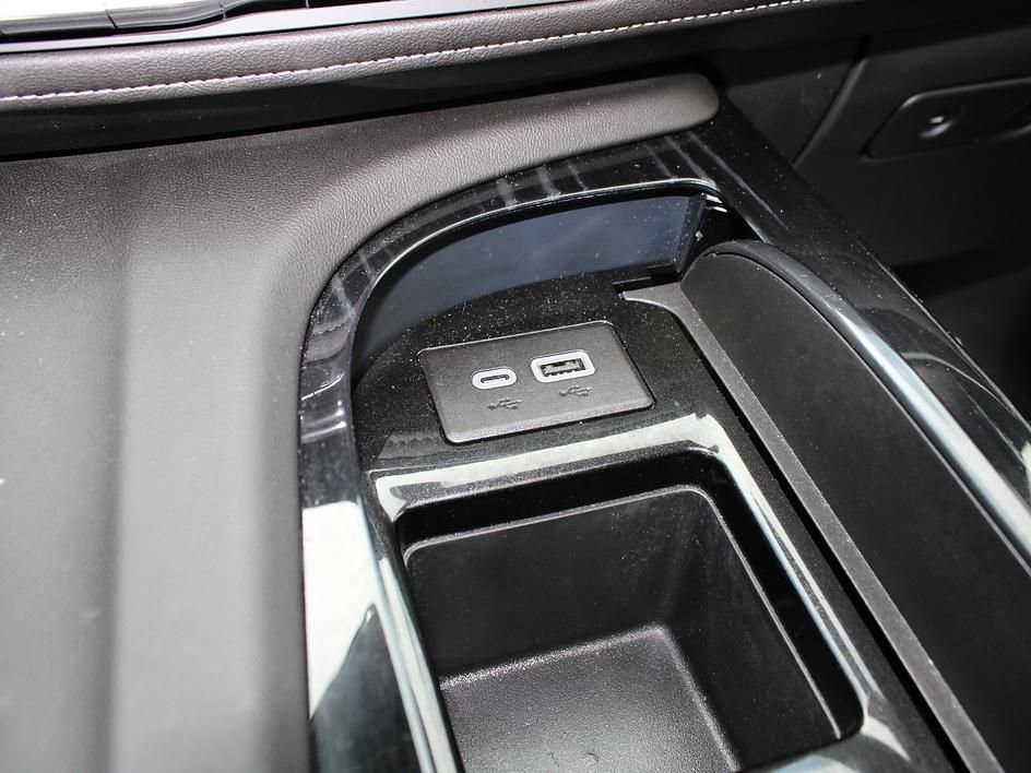 Used 2024 Cadillac Escalade Sport w/ LPO, ONYX Package image 35