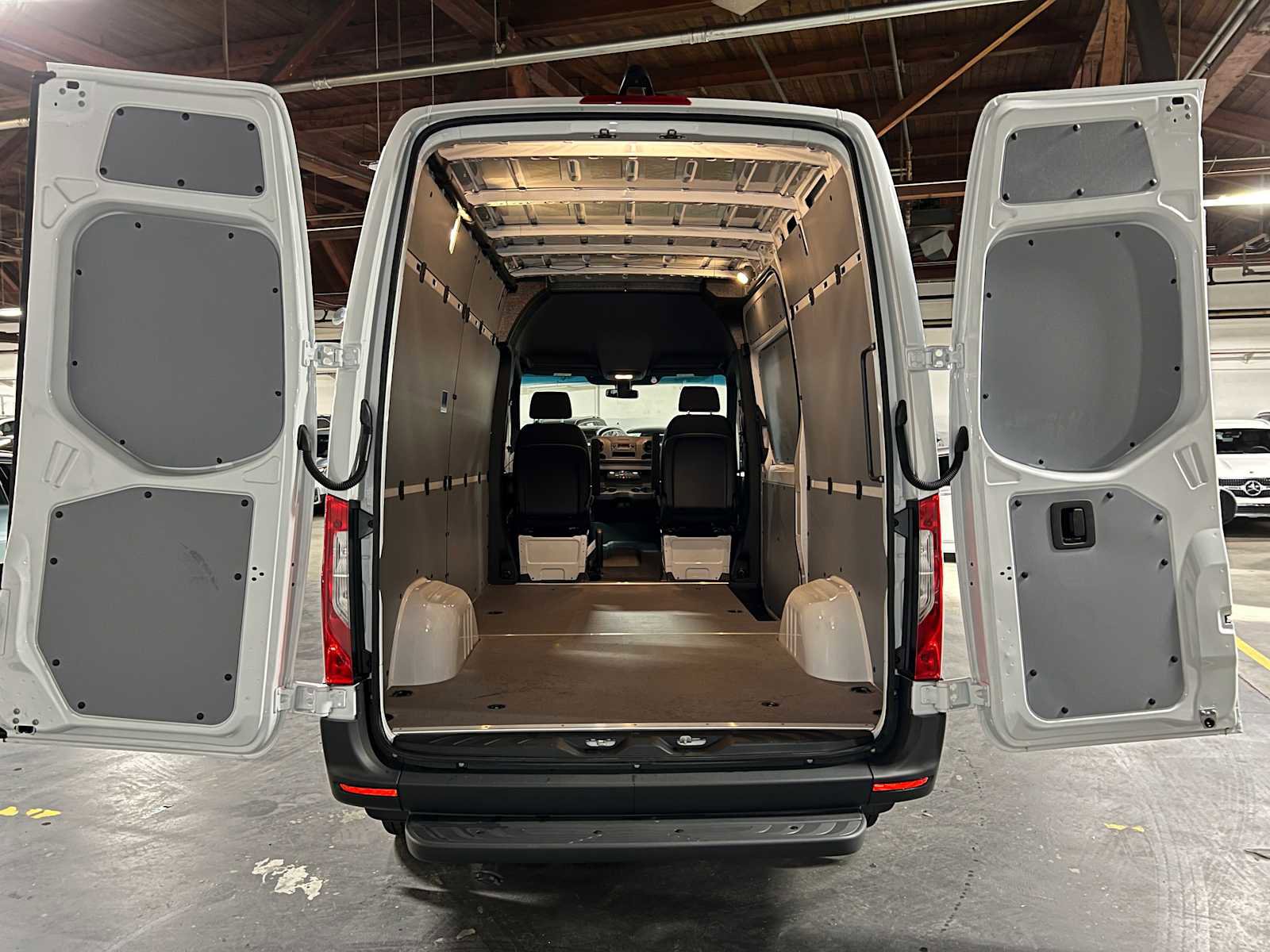 Used 2025 Mercedes-Benz Sprinter 2500 image 17