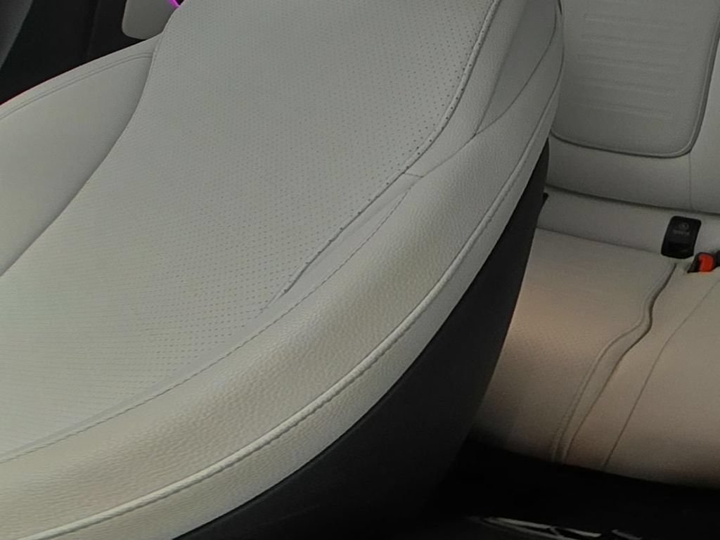 Used 2024 Mercedes-Benz C 300 Sedan image 12
