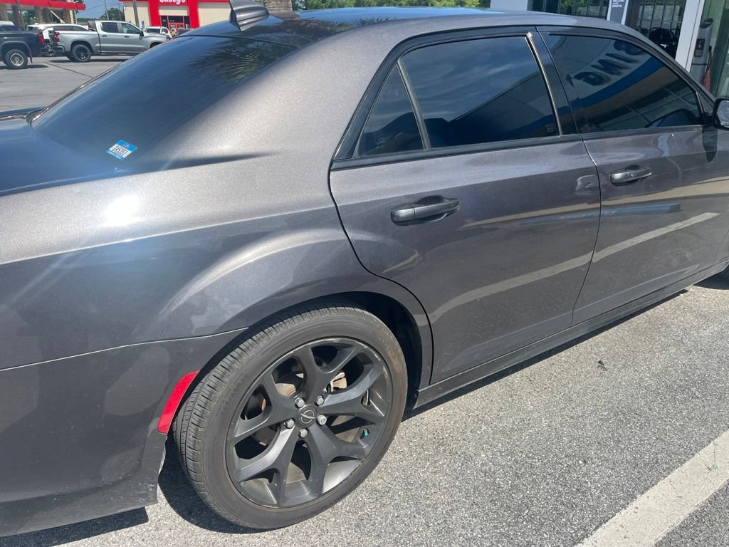 Used 2021 Chrysler 300 S w/ S Model Appearance Package RWD image 8