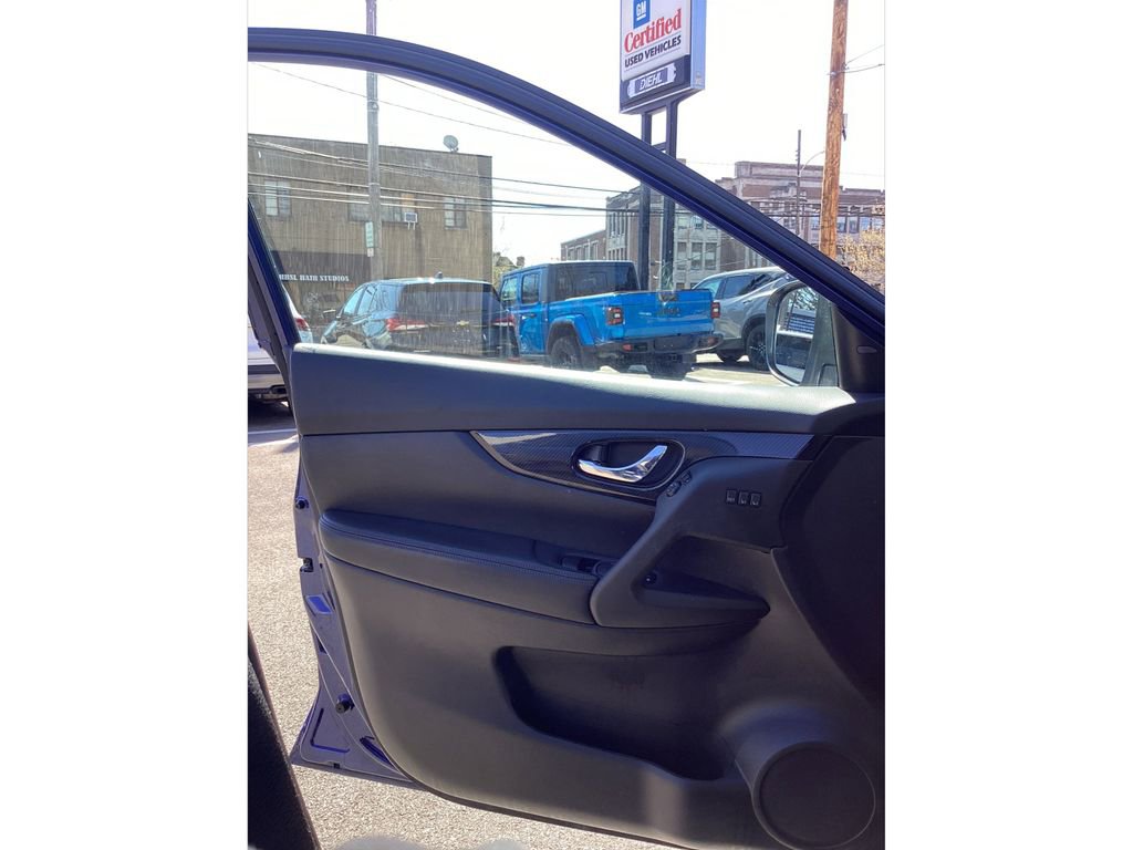 Used 2018 Nissan Rogue SL image 18