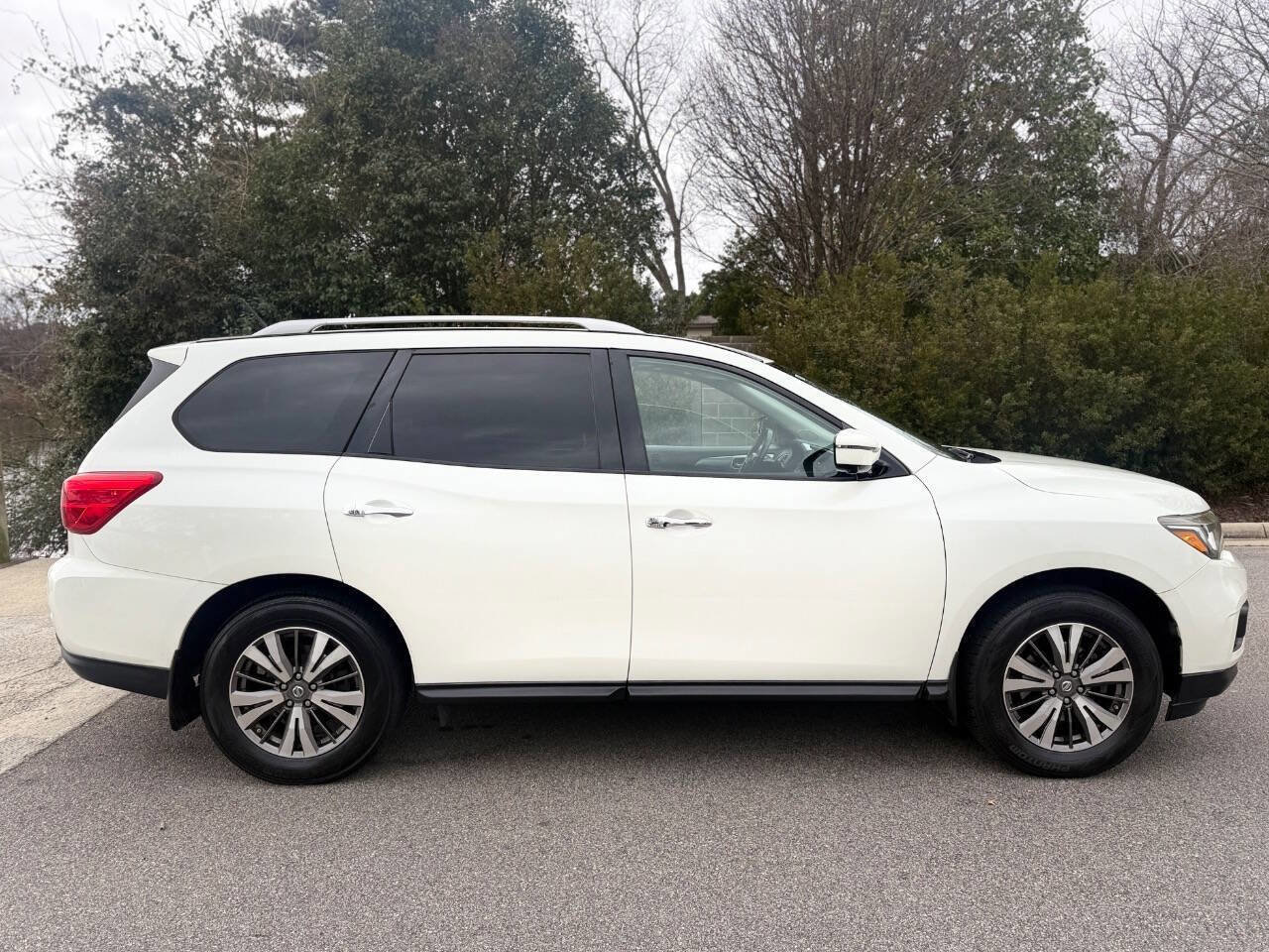 Used 2017 Nissan Pathfinder SL w/ SL Premium Package image 9