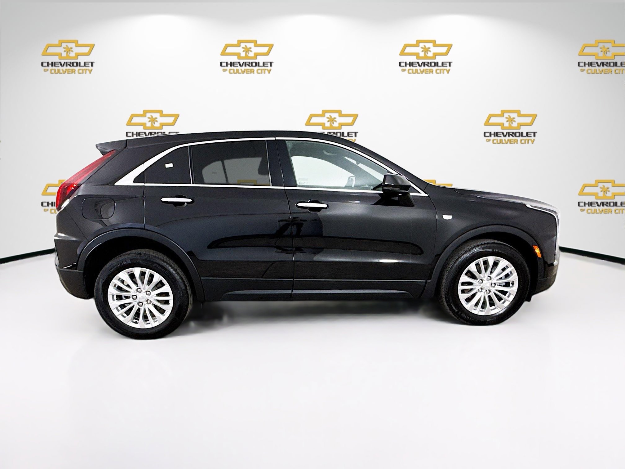 Used 2024 Cadillac XT4 Luxury w/ Cold Weather Package image 8