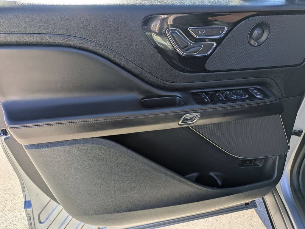 Used 2024 Lincoln Aviator Reserve AWD/4WD image 11