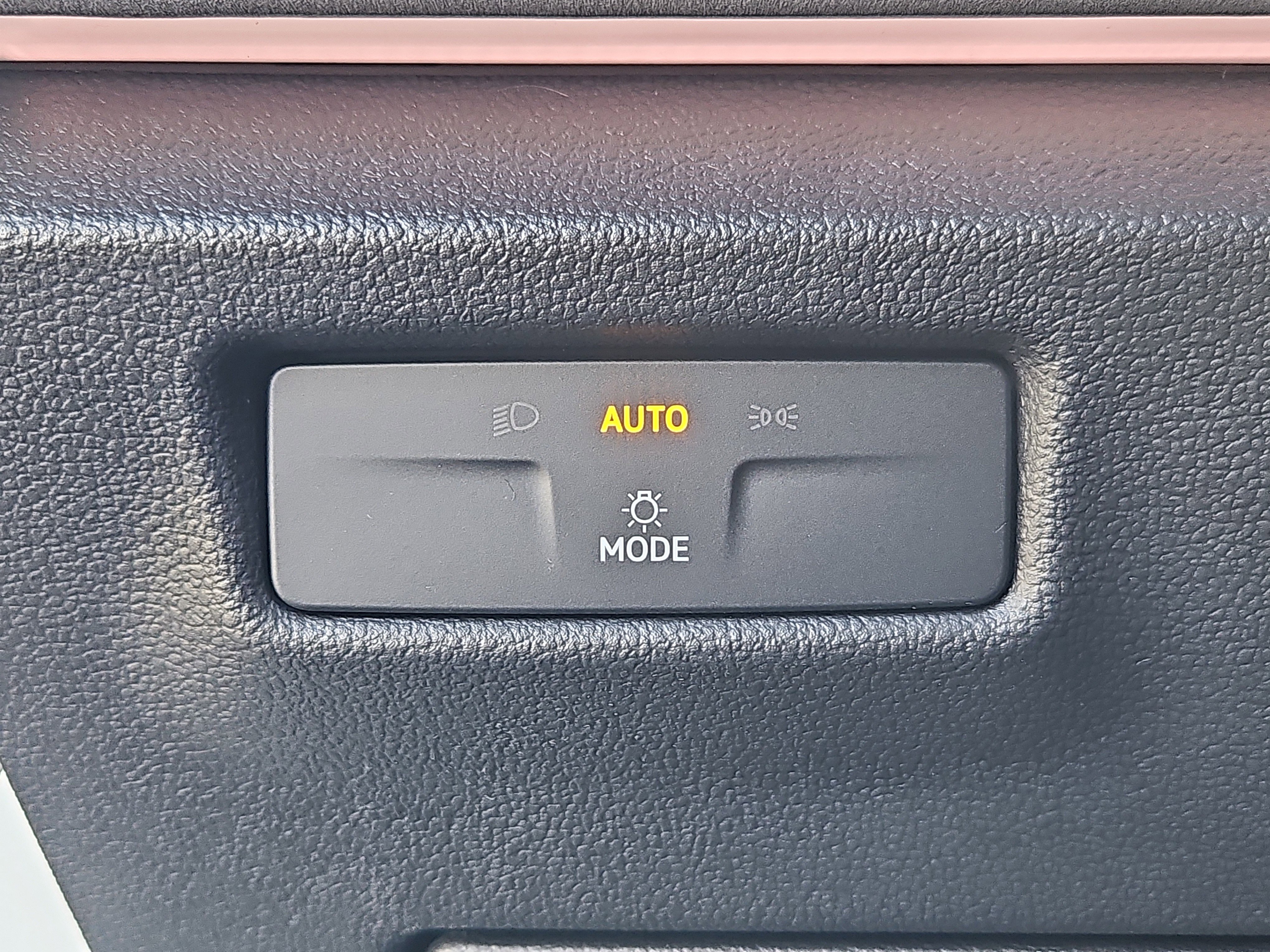 New 2026 Volkswagen Tiguan SE image 8