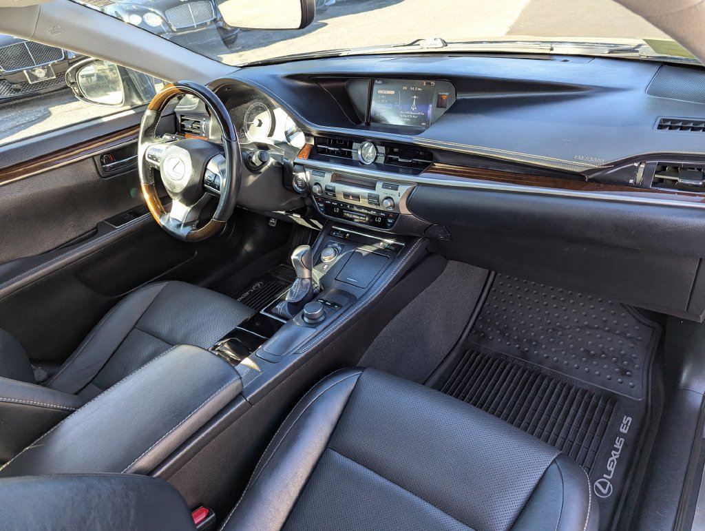 Used 2016 Lexus ES 350 w/ Premium Package w/Wood Trim FWD image 35