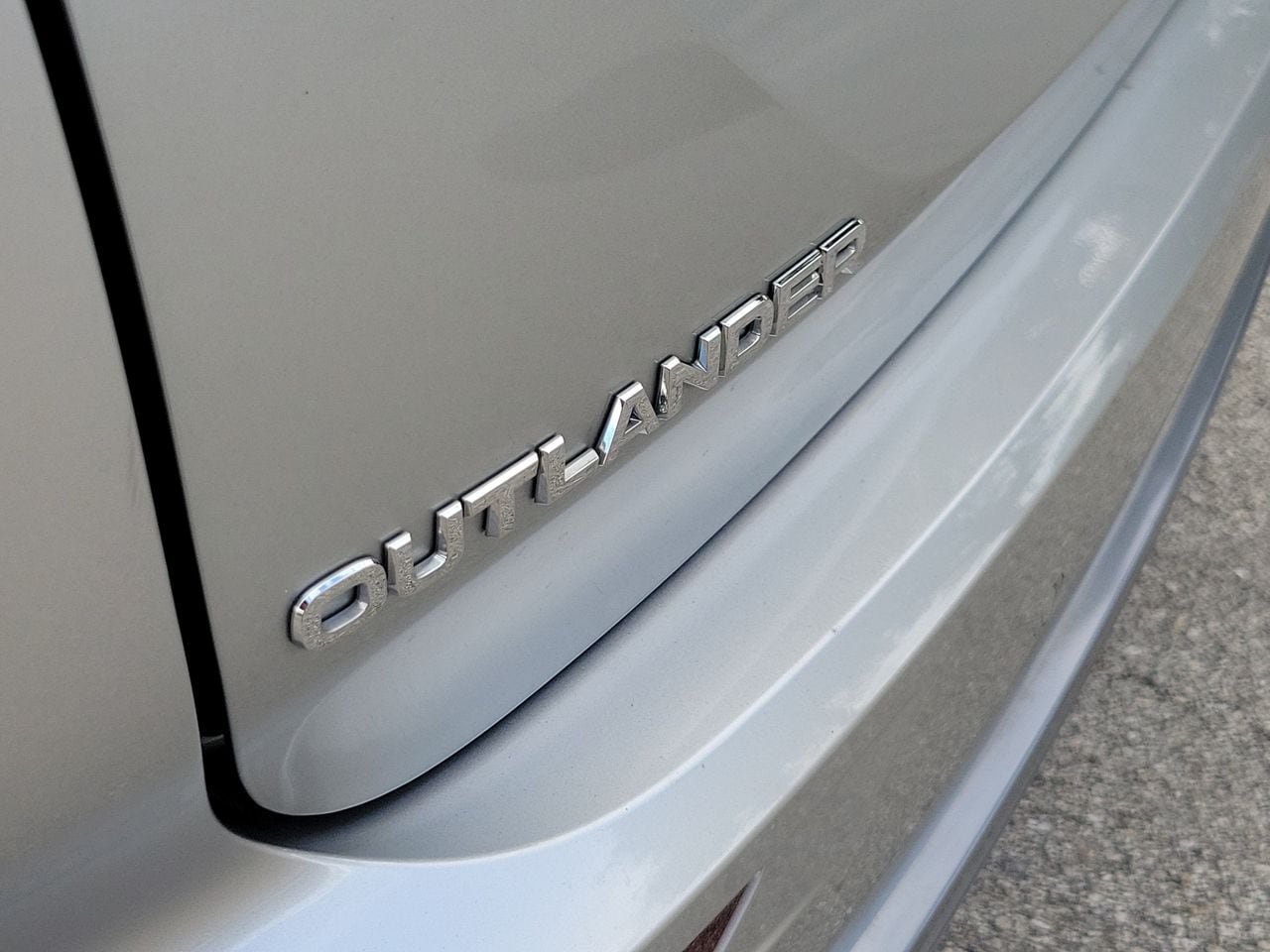 Used 2025 Mitsubishi Outlander SE FWD image 6