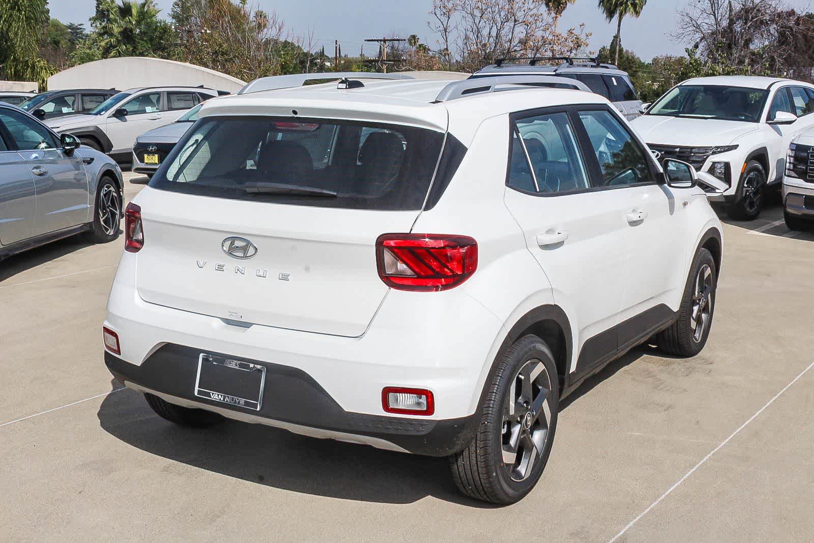 New 2026 Hyundai Venue SEL FWD image 4