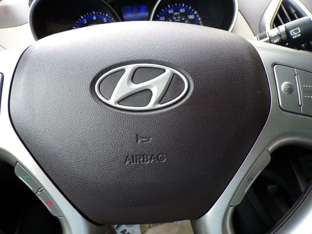 Used 2012 Hyundai Tucson Limited w/ Premium Pkg AWD/4WD image 34