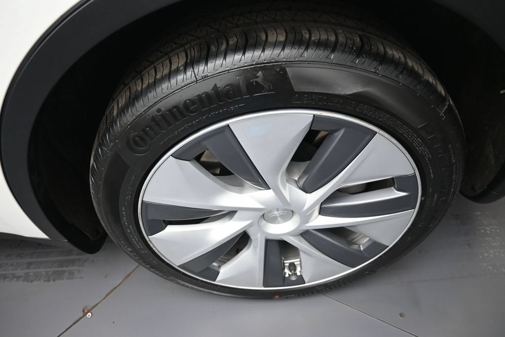 Used 2024 Tesla Model Y Long Range AWD/4WD image 15