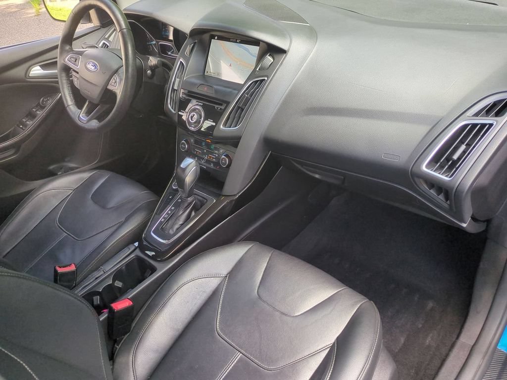 Used 2017 Ford Focus Titanium w/ Titanium Technology Package FWD image 29