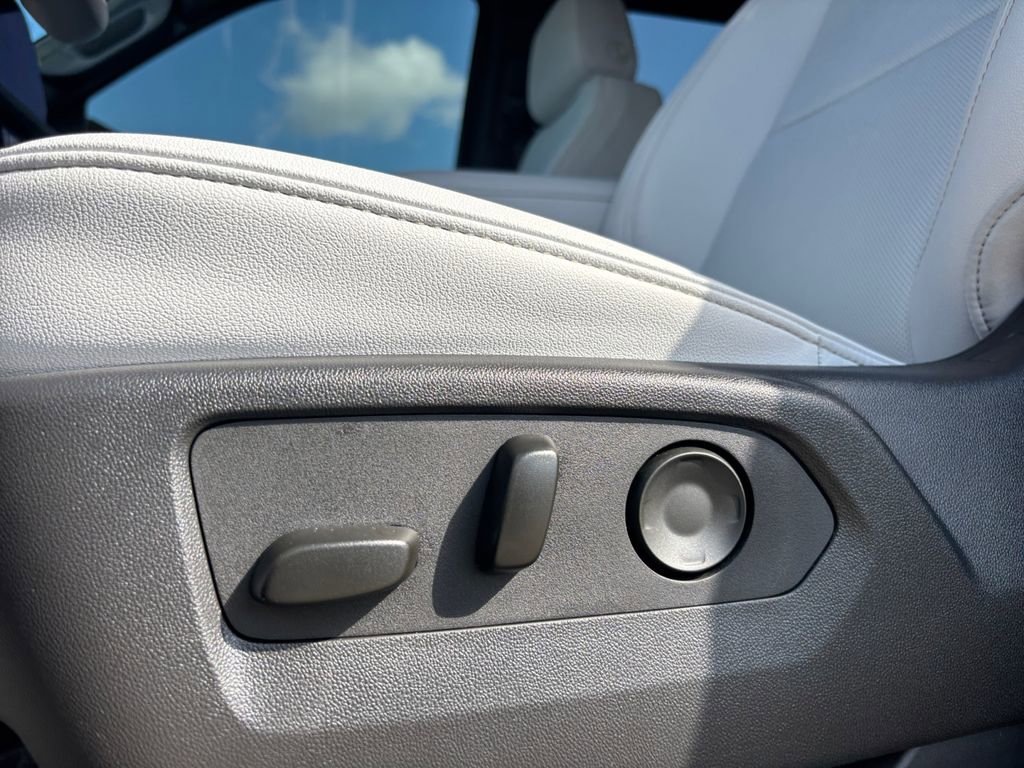 New 2025 Chevrolet Suburban Premier image 16