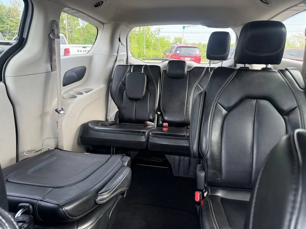 Used 2023 Chrysler Pacifica Touring-L FWD image 36