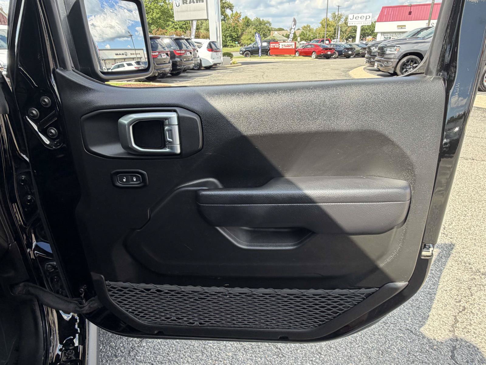 Used 2024 Jeep Wrangler Unlimited Rubicon 4xe AWD/4WD image 34