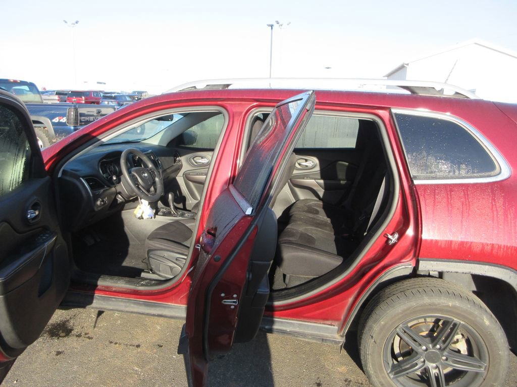 Used 2019 Jeep Cherokee Latitude w/ Popular Appearance Group FWD image 5