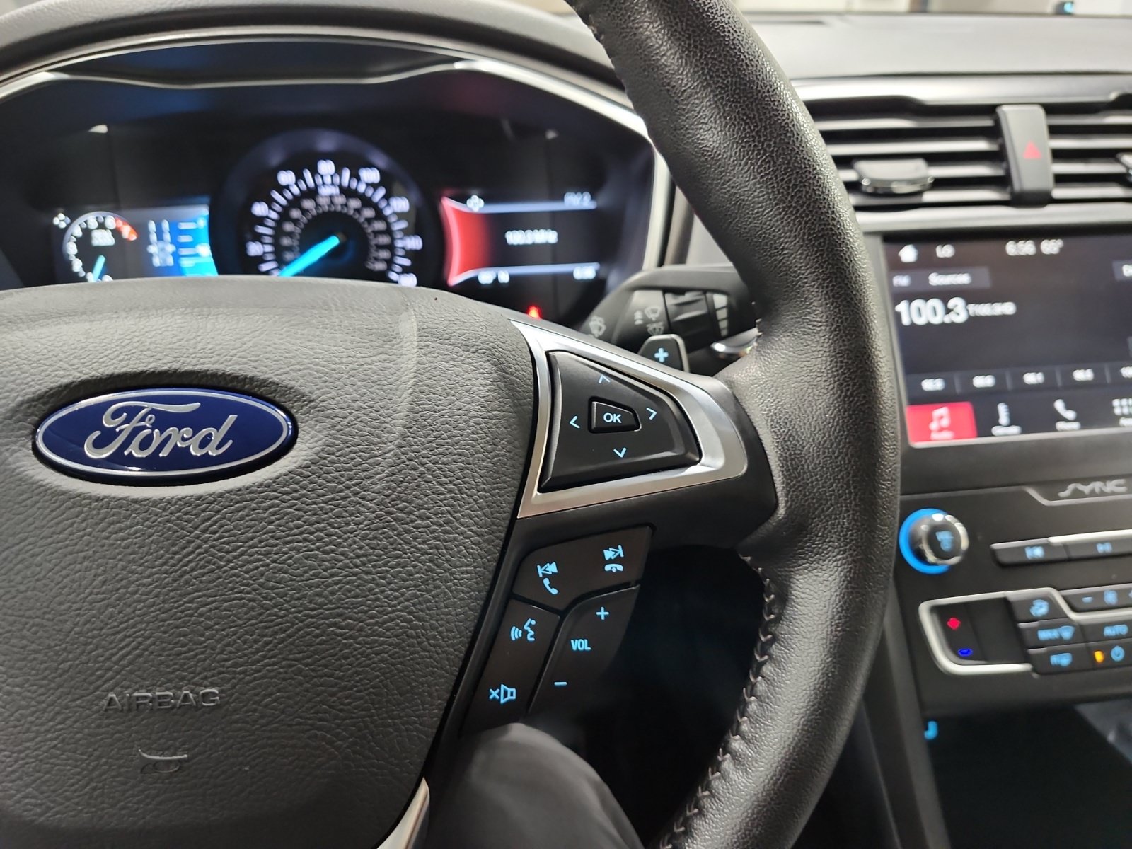 Used 2019 Ford Fusion SE w/ Equipment Group 151A FWD image 21