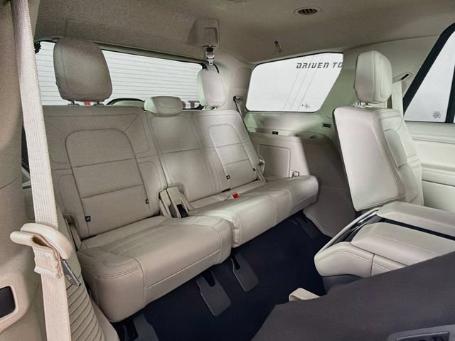 Certified 2020 Lincoln Navigator Reserve w/ Luxury Package AWD/4WD image 32