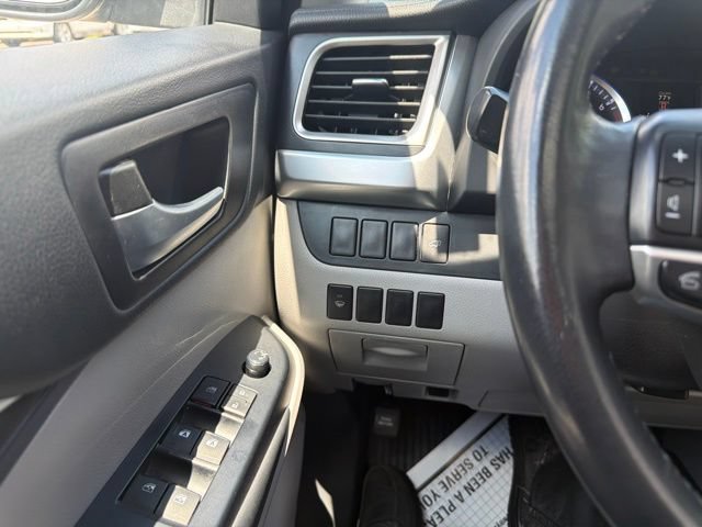 Used 2015 Toyota Highlander XLE AWD/4WD image 37