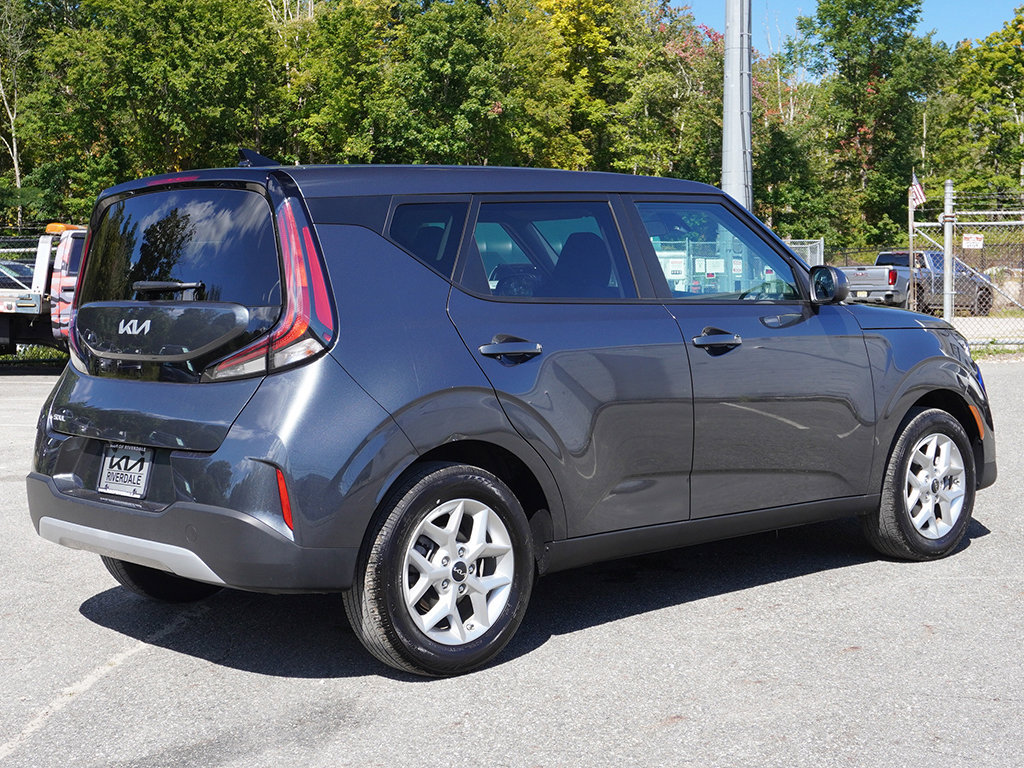 Used 2025 Kia Soul LX w/ LX Technology Package FWD image 9