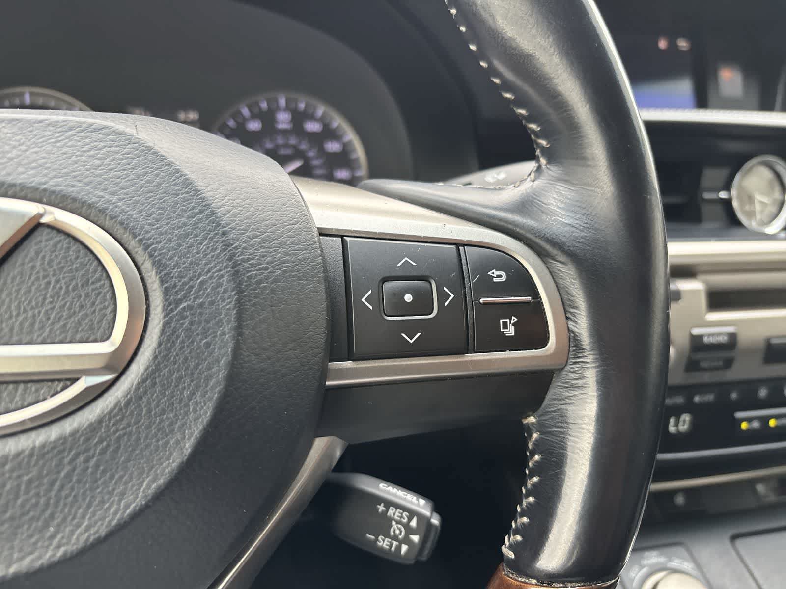 Used 2016 Lexus ES 350 w/ Premium Package w/Wood Trim FWD image 10