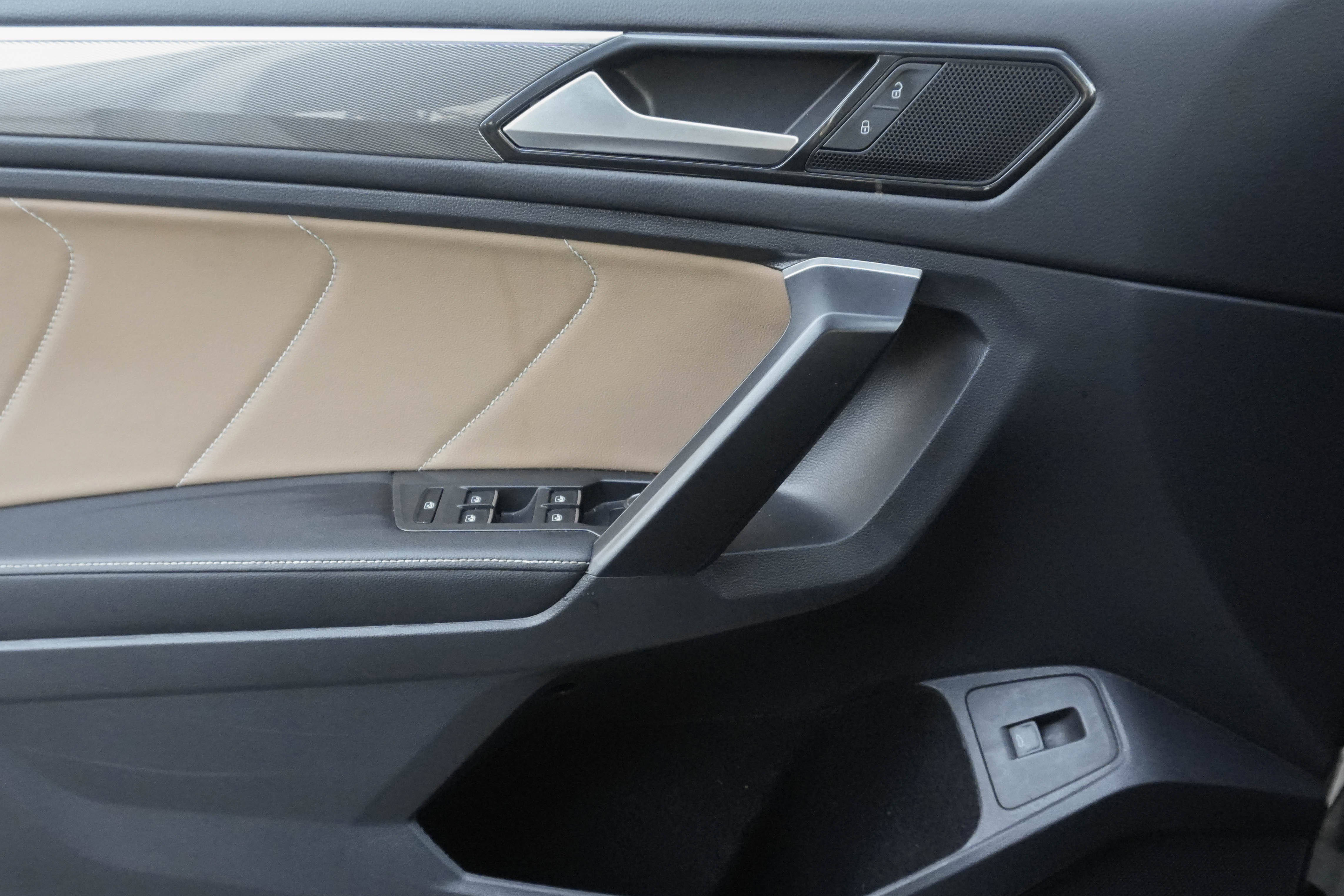 Used 2024 Volkswagen Tiguan SE R-Line image 26