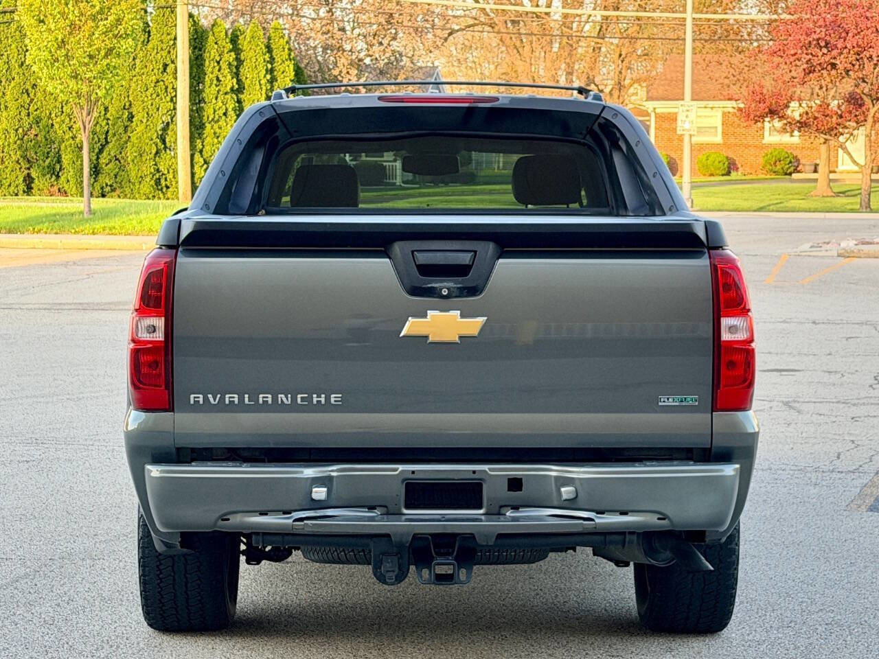 Used 2011 Chevrolet Avalanche LS w/ Regional Value Package AWD/4WD image 5