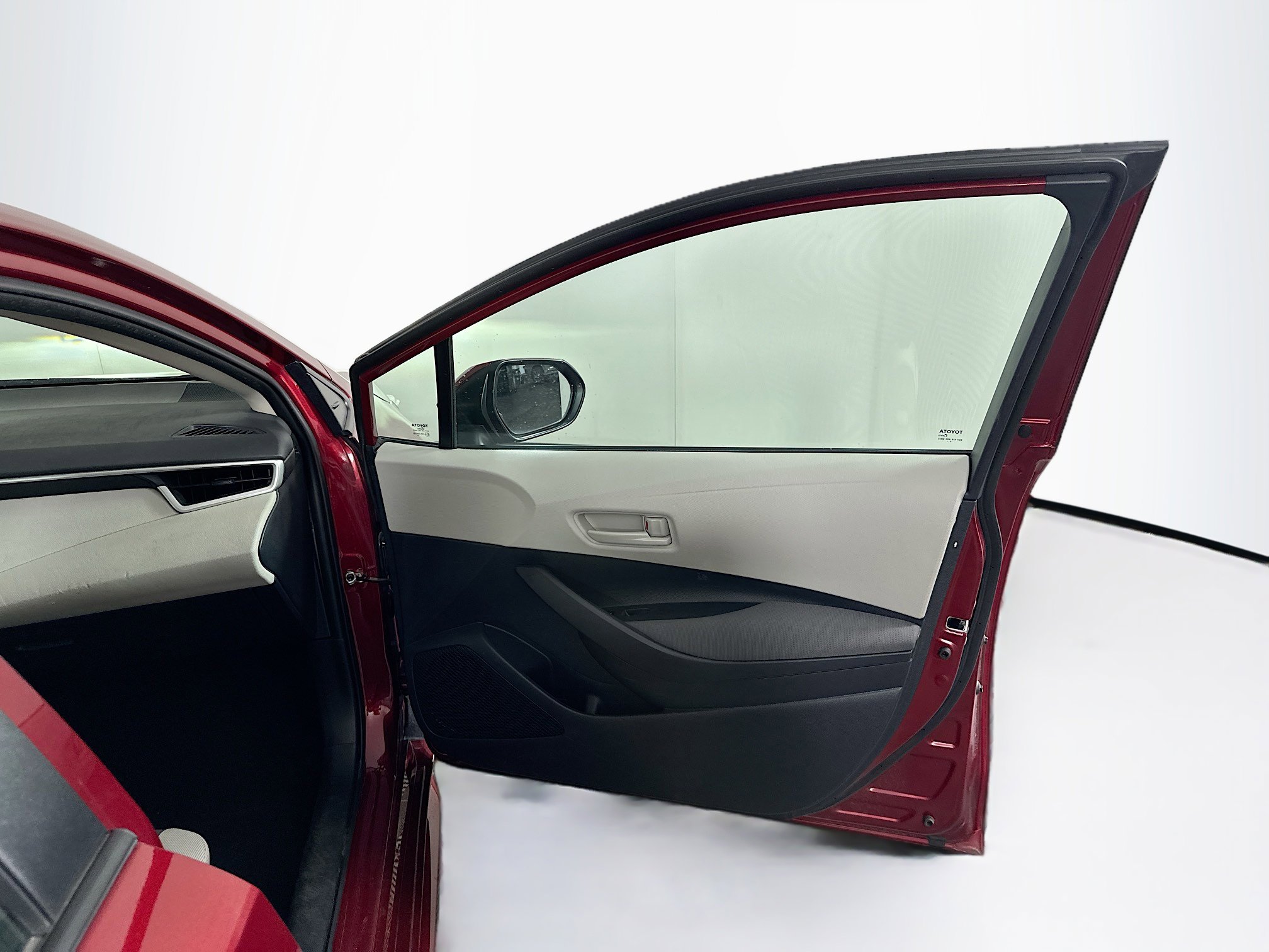 Used 2025 Toyota Corolla LE image 31