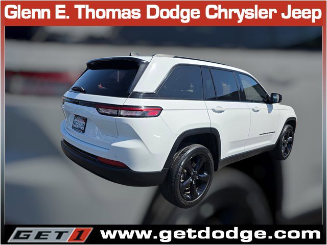 Used 2023 Jeep Grand Cherokee Altitude image 7